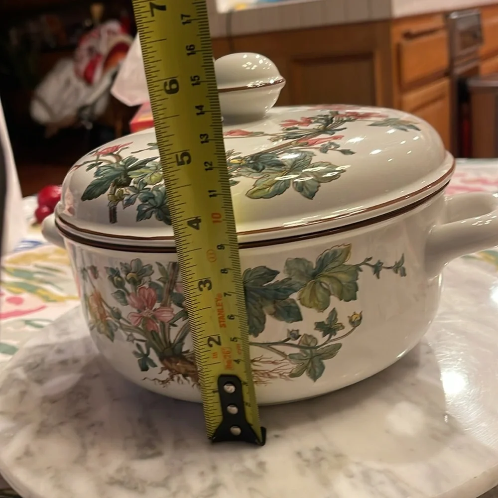 Villeroy & Boch Botanica Round Covered Vegetable Tureen (Casserole Dish).